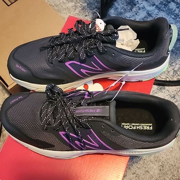 New Balance Fresh Foam  Trail Running  size 10Wide  Black & Purple Sneakers NWT - Picture 2 of 7